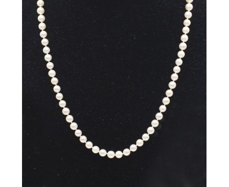 A cultured pearl and 9ct gold single row necklace, comprising pearls approx 6mm, strung knotted, on a 9ct gold and  pearl set