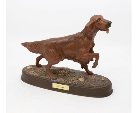 A John Beswick figure of a red setter on a ceramic plinth. Height approx 22cm, length approx 29.5cm. No signs of damage.