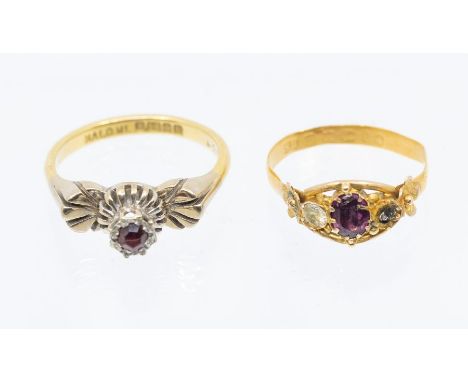 A garnet and 18ct gold dress ring, tall setting with round cut garnet, white metal motif shoulders, size P, total gross weigh