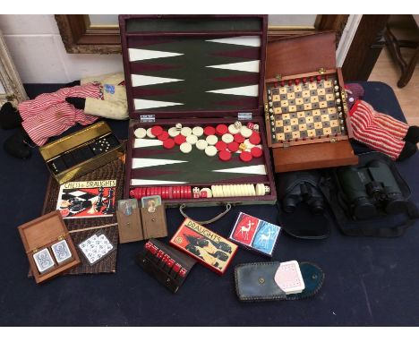 A collection of various vintage boxed games to include: chess, draughts, Empire dominos, K&C Ltd London draught board, playin