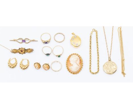 A collection of 9ct gold jewellery to include a 9ct gold round locket and chain, 9ct gold rope twist bracelet, a pair of 9ct 