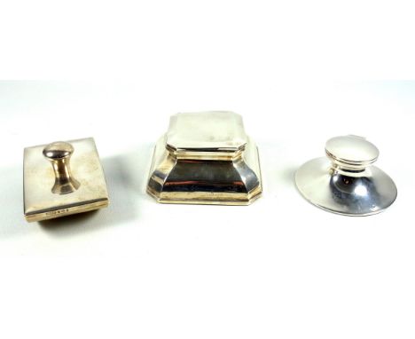 Silver capstan inkwell, Birmingham 1912, D. 9cm, square inkwell with inscription ?April 17th 1917, Wonte damm you write?, Bir