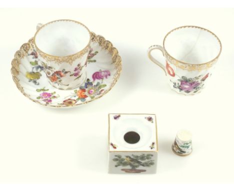 An early 20th century Meissen porcelain inkwell painted to the sides with birds in branches, cross sword mark to base, 4.5 cm