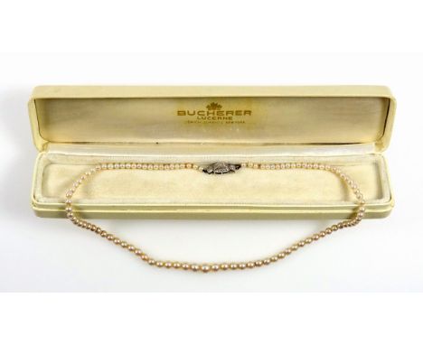 Cultured pearl necklace, 9ct white gold and platinum clasp set 16 brilliant diamonds, L. 45 cm, with a Bucherer case (2) 