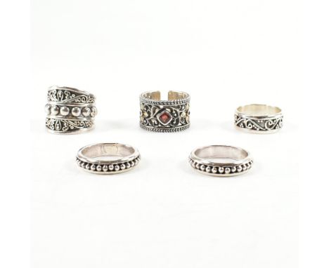 A collection of silver and white metal rings. The rings to include 18ct gold and silver gem set band ring, bead and filigree 