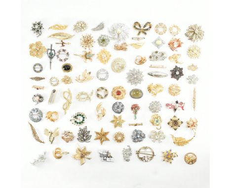 An assorted collection of costume jewellery brooch pins. The lot to include; gold &amp; silver tone metal, rolled gold, white