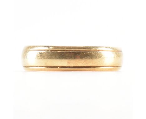 A 14ct yellow gold band ring. The wedding band style ring of D form with etched banded detailing. Personal inscription to the