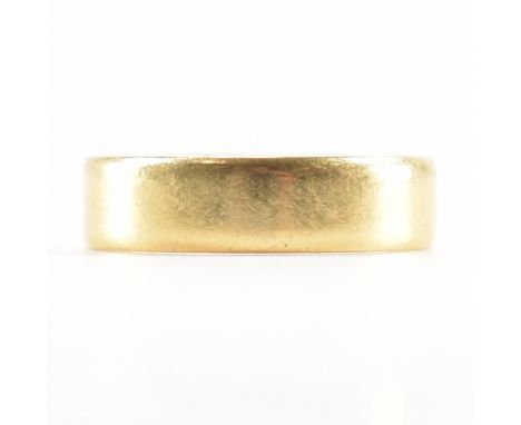 A hallmarked 18ct gold band ring. The ring of plain form. Hallmarked Birmingham 1972. Weight 4.3g. Size O.5.