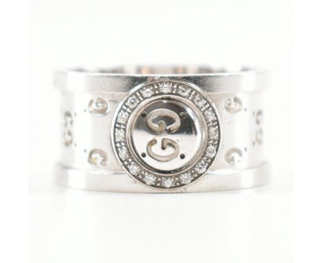 A Gucci hallmarked 18ct white gold &amp; diamond ring. The ring having a central circular swivel head set with a cluster of r