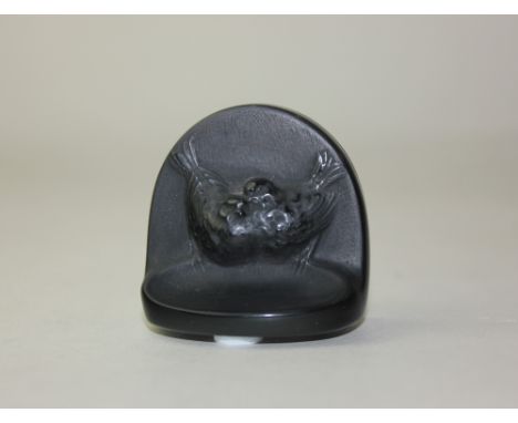 An R Lalique 'Pinsons' purple glass menu holder, of domed form, 4.7cm high