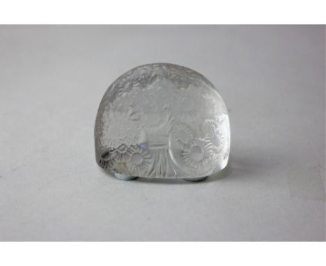 An R Lalique 'Marguerites' glass menu holder, of domed form, 4cm high (a/f)