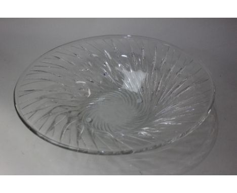 An R Lalique 'Algues' glass coupe bowl, 35cm diameter