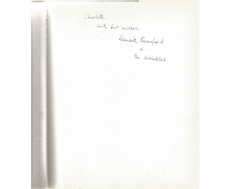 Elizabeth Beresford Hardback Book The Wombles Gift Book 1972 signed by the Author on the First Page Good ConditionWe combine 