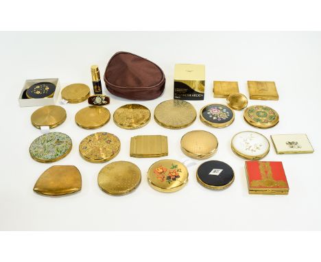 A Mixed Collection Of Vintage Compacts And lipstick Mirrors A varied collection of approx 27 items to include x 4 Stratton li