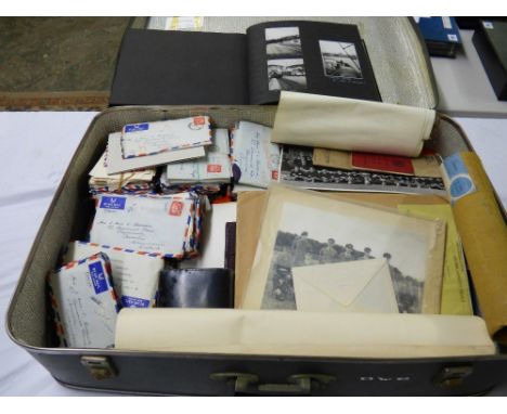 SUITCASE OF EPHEMERA & ARMY PHOTOGRAPHS, PHOTO ALBUMS, ETC