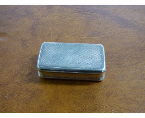 HM LONDON SILVER RECTANGULAR SNUFF BOX ENGRAVED WITH ENGINE TURNING DETAIL BY ALEXANDER J STRACHAN