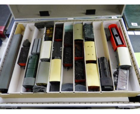 METAL BRIEFCASE CONTAINING ASSORTMENT OF PLASTIC & DIECAST CARS INCLUDING KADEE, LIMA, MAINLINE RAILWAYS, ETC