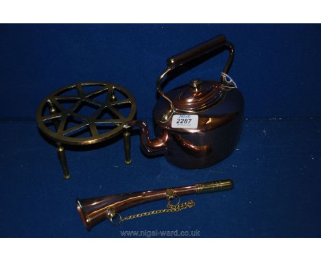 A 19th c, small Copper bachelor Kettle, plus a brass trivet and copper hunting horn.