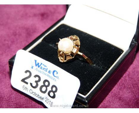 An art deco Gold Ring set with a pearl (unmarked).