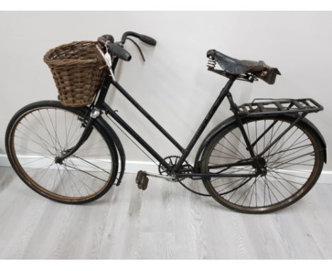 A 1920/30S RUDGE WHITEWORTH (BY APPOINTMENT TO HIS MAJESTY THE KING) LIGHTWEIGHT STEP THROUGH BICYCLE MODEL 701 ROADSTER WITH