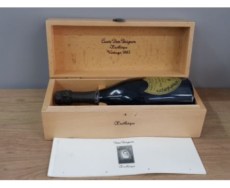 BOTTLE OF MOET ET CHANDON DOM PERIGNON OENTHEQUE, VINTAGE 1985, 750ML, HOUSED IN ORIGINAL WOODEN CASE