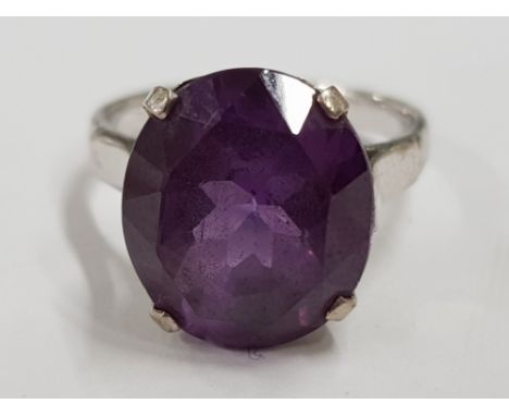 SILVER OVAL PURPLE STONE RING, 3.4G SIZE K