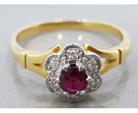 AN 18CT YELLOW GOLD RUBY AND DIAMOND CLUSTER RING SIZE L 2.8G GROSS