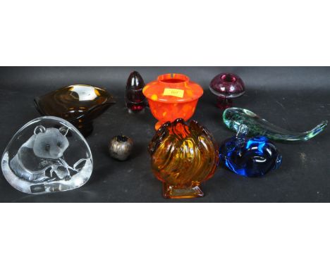 A collection of retro vintage studio art glass ornaments comprising of a Caithness glass paperweight, mottles glass vase, mus