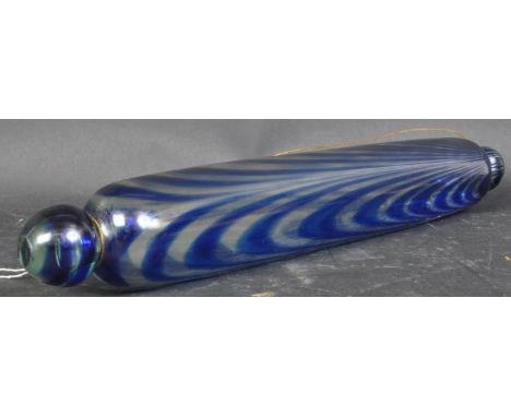 A Victorian 19th century Nailsea glass rolling pin with cobalt blue striped decoration. It measures approx. 46cm long. The lo