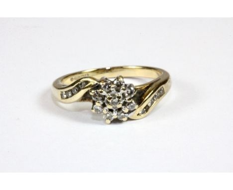 9ct gold diamond cluster ring (K.5)