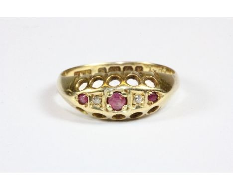 18ct Gold antique ruby and diamond 5 stone ring (M)