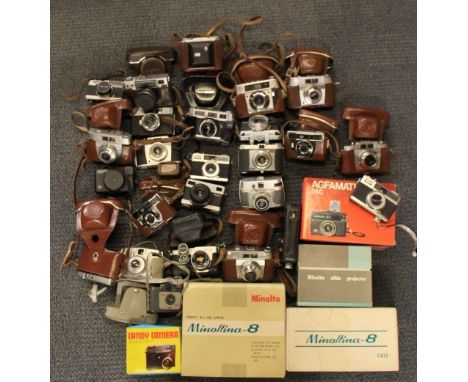 Qty of vintage 35mm compact cameras etc...