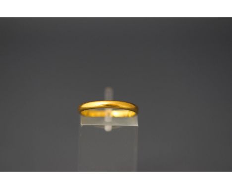 A 22 carat gold wedding ring, 2.4 g gross