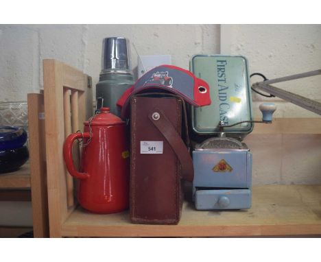 Mixed Lot: Thermos flask, coffee grinder and other assorted items