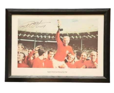 Sir Geoff Hurst MBE signed colour print of England's World Cup Winning Team 1966. Mounted and framed, measures 22x16 inch app
