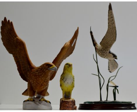 A GROUP OF 3 VARIOUS BIRD ORNAMENTS COMPRISING A 12" BORDER FINE ARTS HOBBY & DRAGONFLY, REG RB33, A 10¼" BESWICK POTTERY MAT