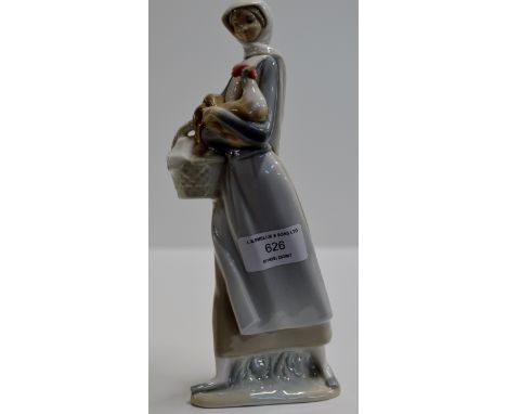 A 9½" LLADRO PORCELAIN FIGURINE MODELLED AS A LADY CARRYING A CHICKEN & A BASKET OF EGGS     