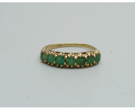 A 9ct gold and emerald ring, 1.8g, H 