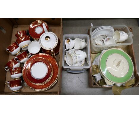 A Sovereign Elizabethan Titan ware tea and dinner service and a collection of tea cups and saucers **PLEASE NOTE THIS LOT IS 