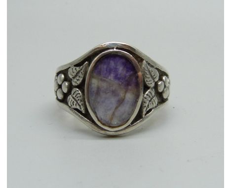 A hallmarked silver and Blue John ring, Sheffield 1977, Z 