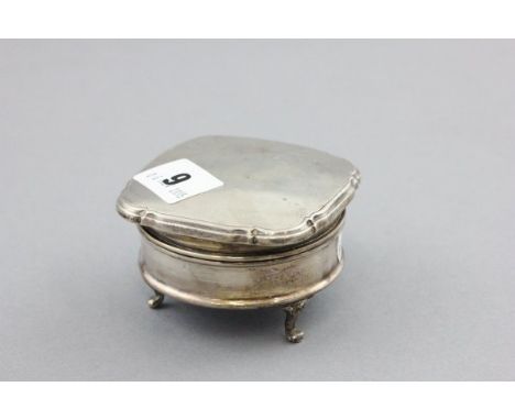 Silver Circular Trinket Box, the hinged square lid with engine turning raised on three pad feet, Sheffield 1937