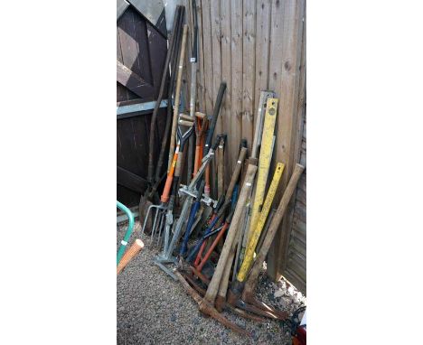 Very large collection of builder's tools