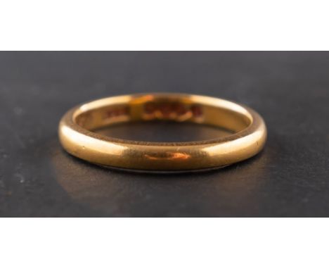 A 22ct. gold band ring, ring size K, total weight ca. 3.3gms.



