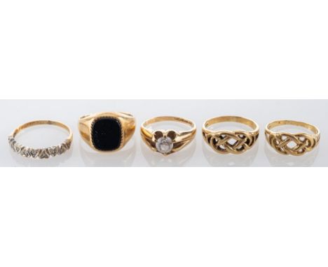 Five rings, to include: a 9ct black onyx signet ring, stamped 375 with London hallmarks for 1989, ring size H; and four furth