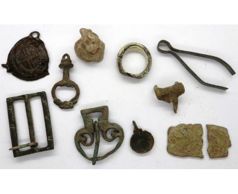 A collection of metal detecting finds (10). P&amp;P Group 1 (£14+VAT for the first lot and £1+VAT for subsequent lots) 