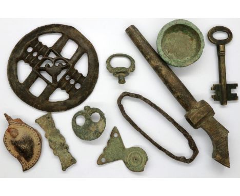 A collection of metal detecting finds (10). P&amp;P Group 1 (£14+VAT for the first lot and £1+VAT for subsequent lots) 