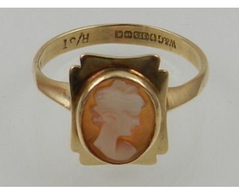 An unusual 9 carat yellow gold and cameo ring, the oval portrait cameo within a shaped rectangular mount. 