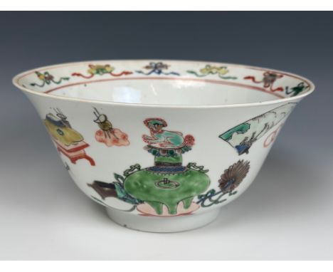 A Chinese famille verte Hundred Antiquities porcelain bowl, probaby Kangxi period, blue double circle and fungus mark, 19.5 c