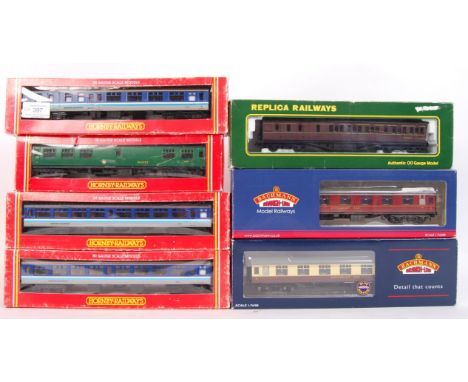 A collection of 7x various branded 00 gauge trainset railway carriages to include; Hornby R431, (2x) R432 &amp; other, Bachma