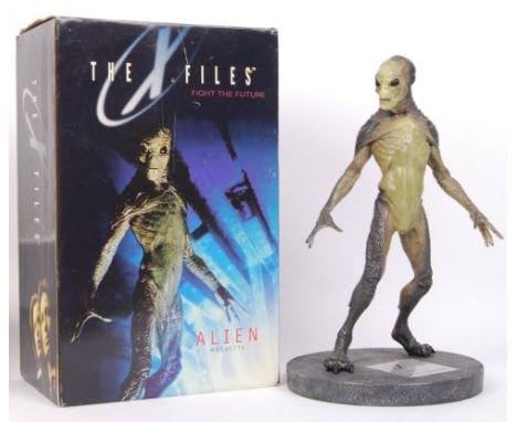 A rare ' Reel Images ' made ' The X Files ; Fight The Future ' large scale ' Alien Maquette ' action figure / statuette. Figu